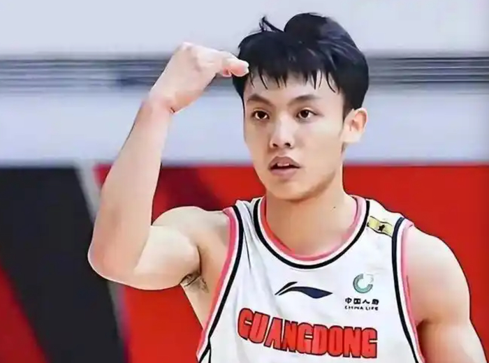 实话实说！徐杰对广东队的作用，已经超过了胡明轩|CBA|广东男篮|任骏飞|周琦|赵睿_新浪体育_新浪新闻
